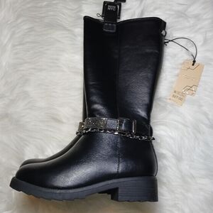 Madden Girl Black Combat Boots Sleek Leather Design